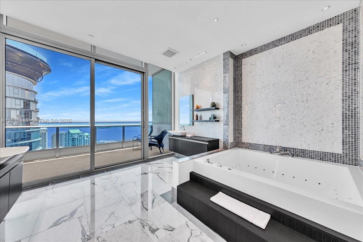 200 Biscayne Boulevard Way #PH 5401, Miami FL 33131