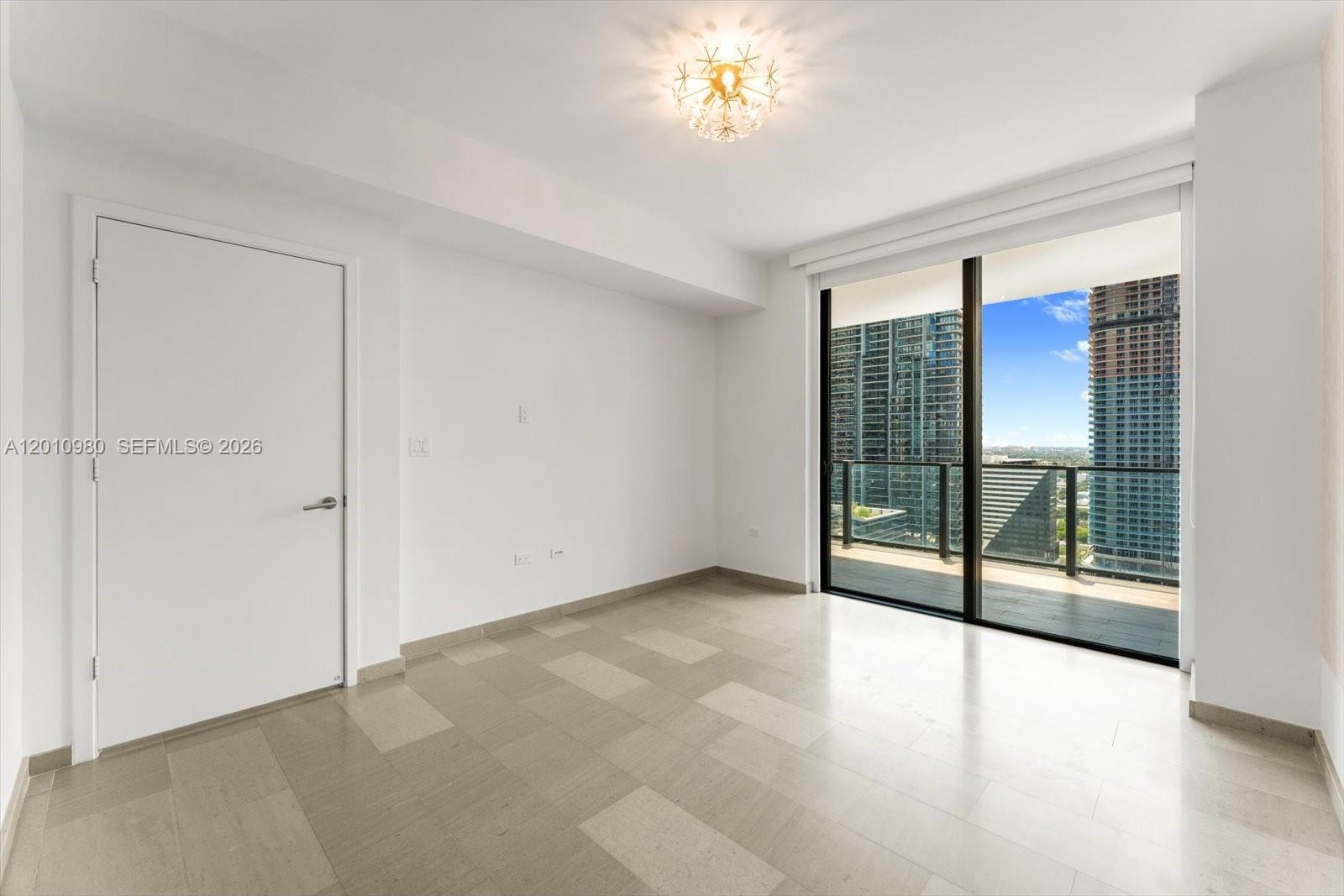 68 SE 6th St #2304, Miami FL 33131