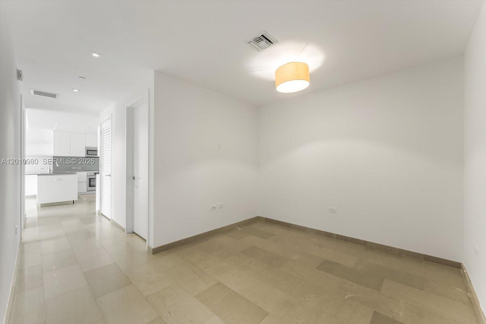 68 SE 6th St #2304, Miami FL 33131