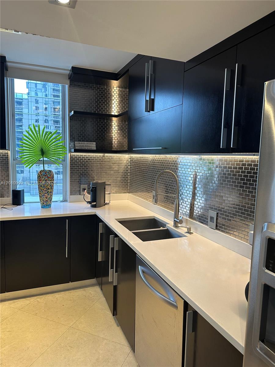 701 Brickell Key Blvd #910, Miami FL 33131