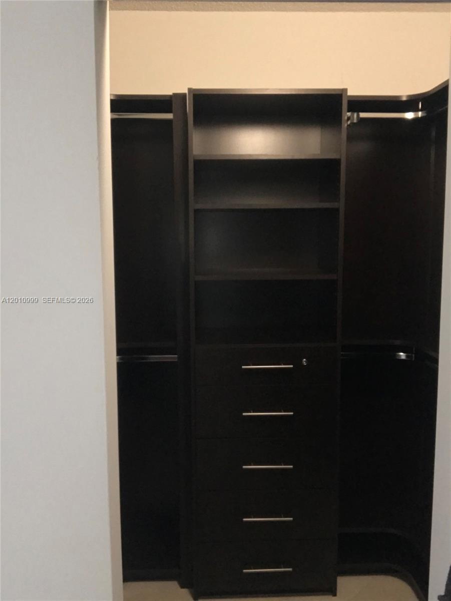 701 Brickell Key Blvd #910, Miami FL 33131