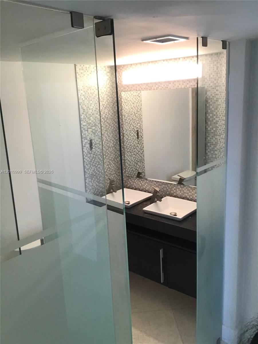 701 Brickell Key Blvd #910, Miami FL 33131