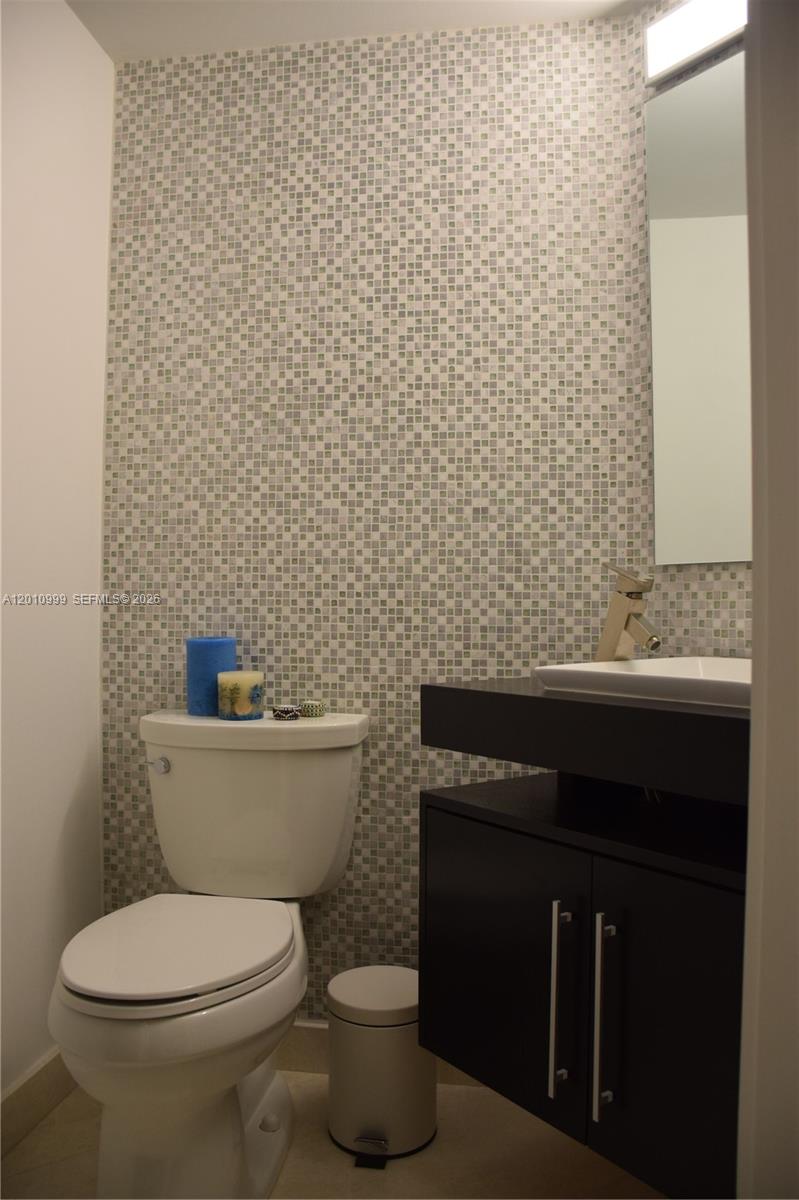 701 Brickell Key Blvd #910, Miami FL 33131