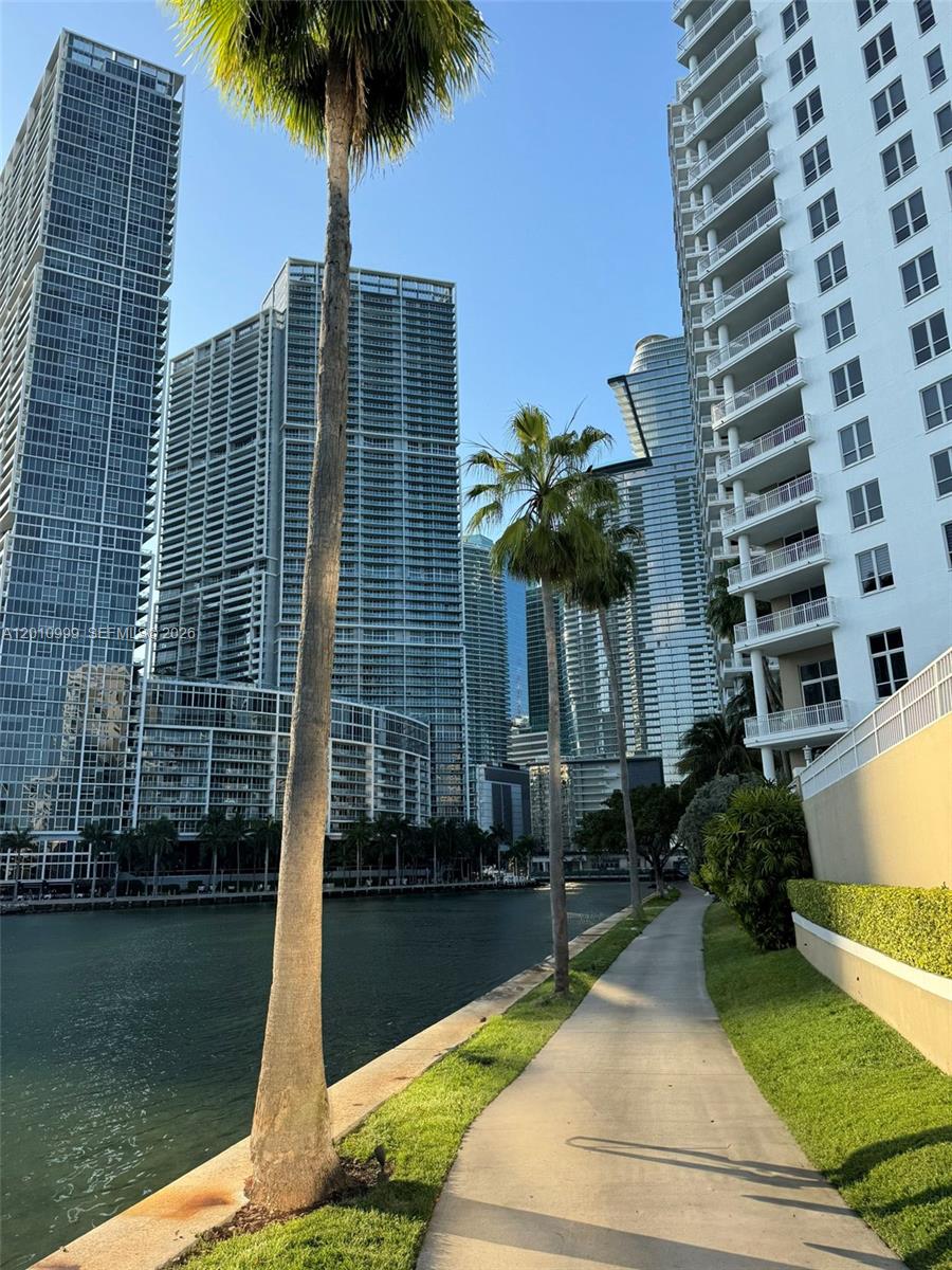 701 Brickell Key Blvd #910, Miami FL 33131