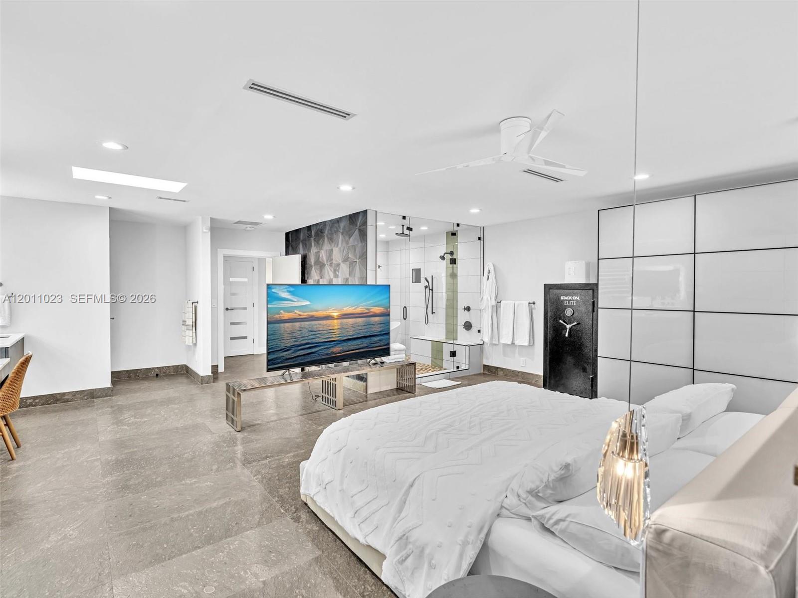 840 S Southlake Dr #0, Hollywood FL 33019
