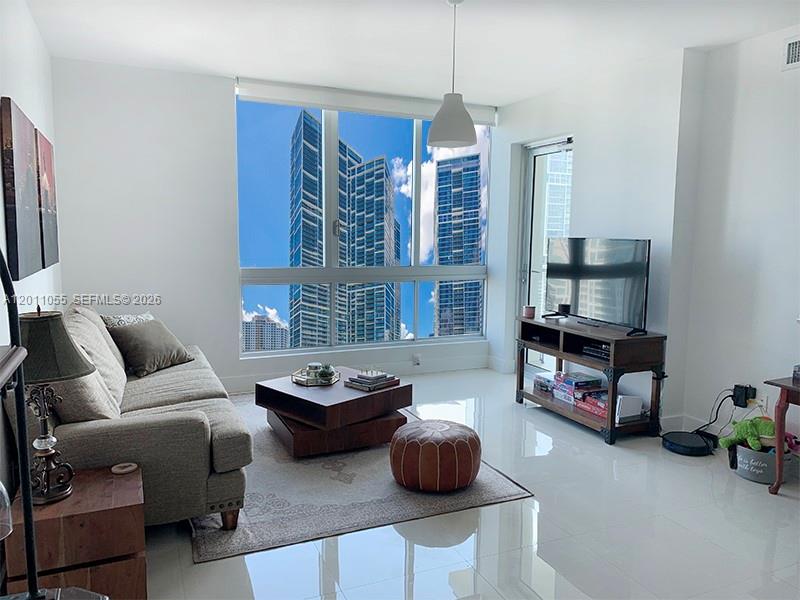 300 S Biscayne Blvd #T-3004, Miami FL 33131