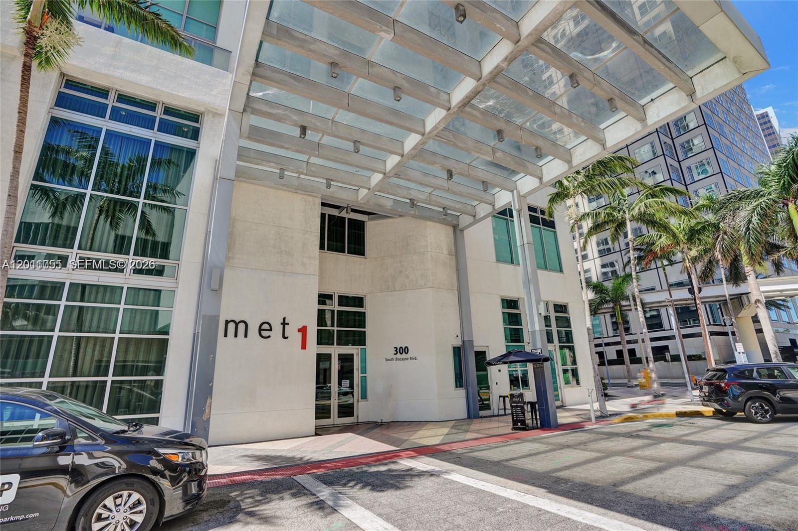 300 S Biscayne Blvd #T-3004, Miami FL 33131