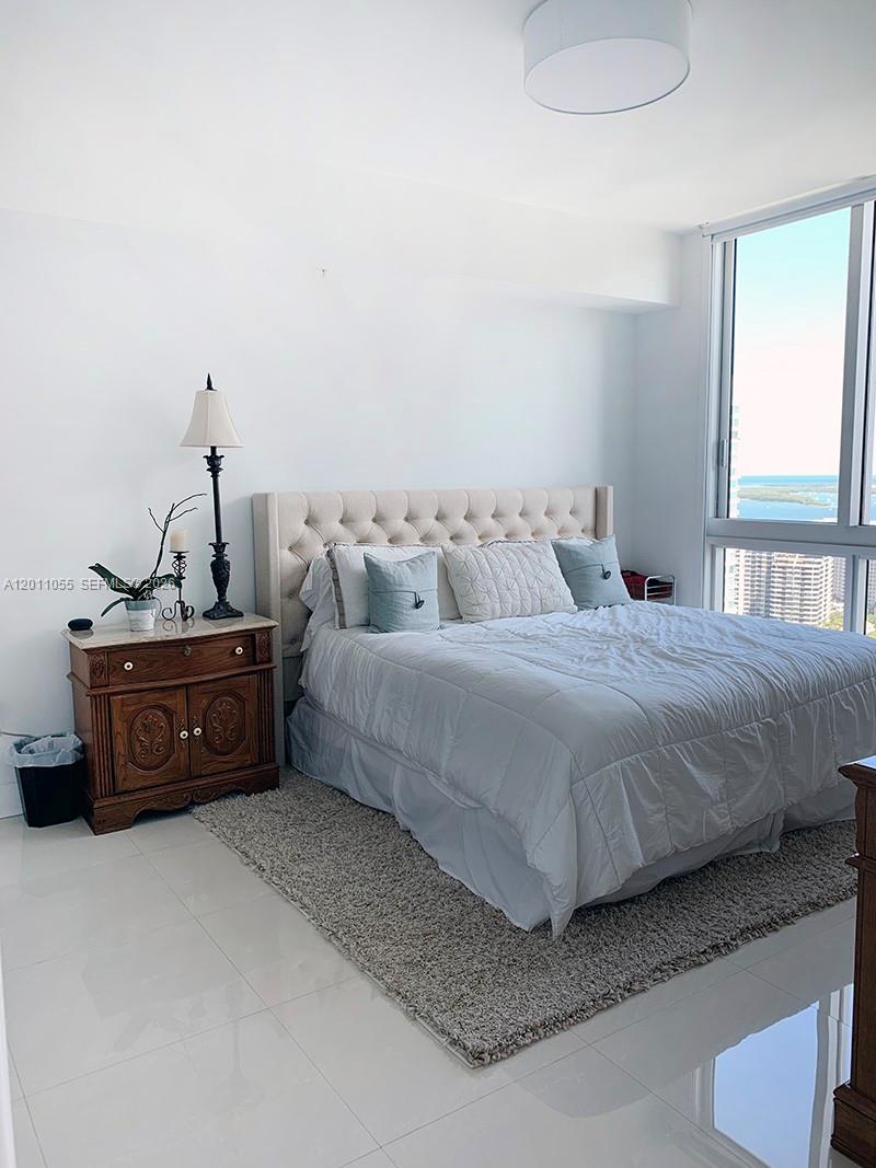 300 S Biscayne Blvd #T-3004, Miami FL 33131