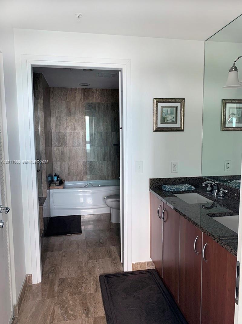 300 S Biscayne Blvd #T-3004, Miami FL 33131
