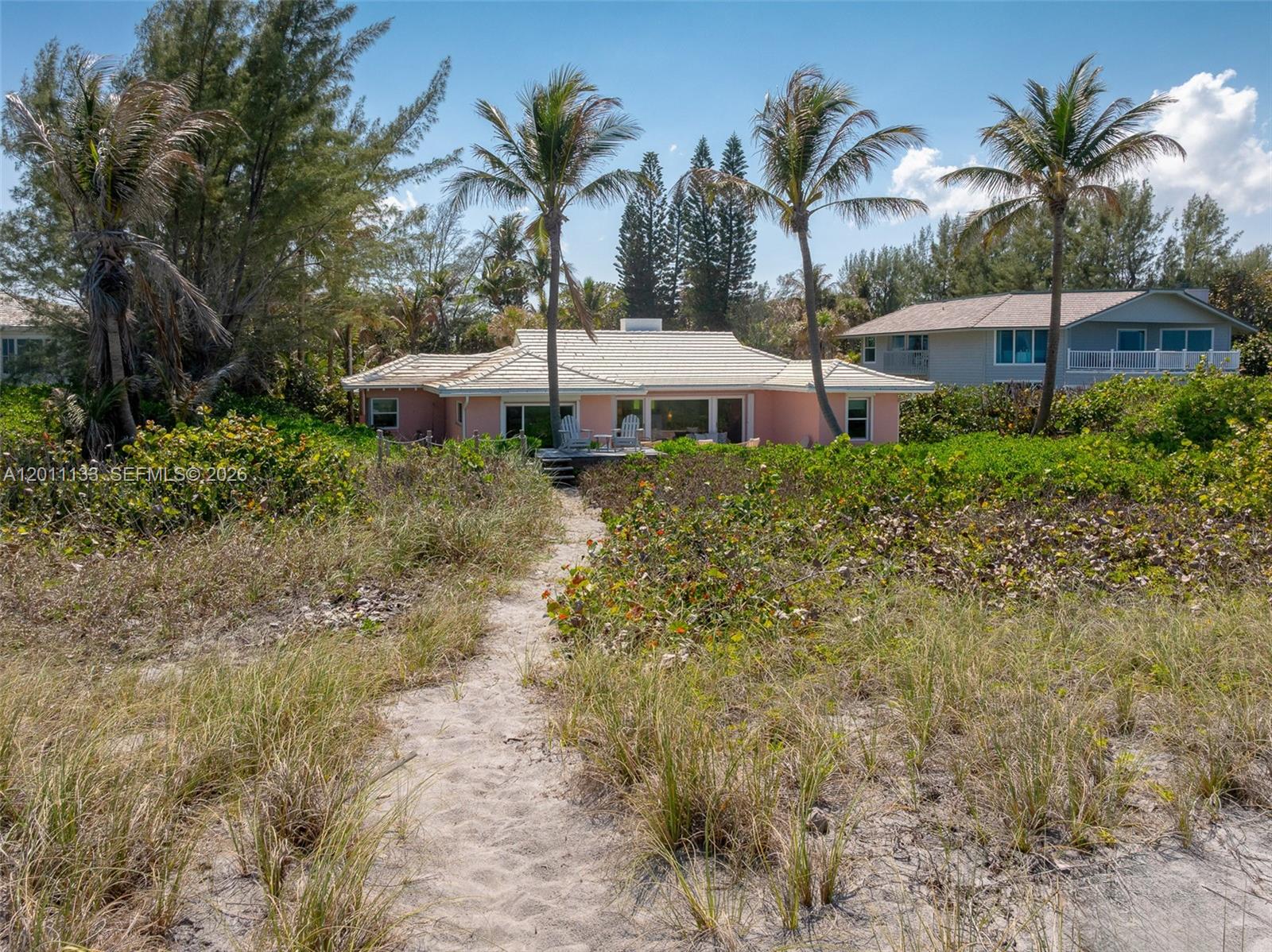 55 N Beach Rd, Jupiter Island FL 33455
