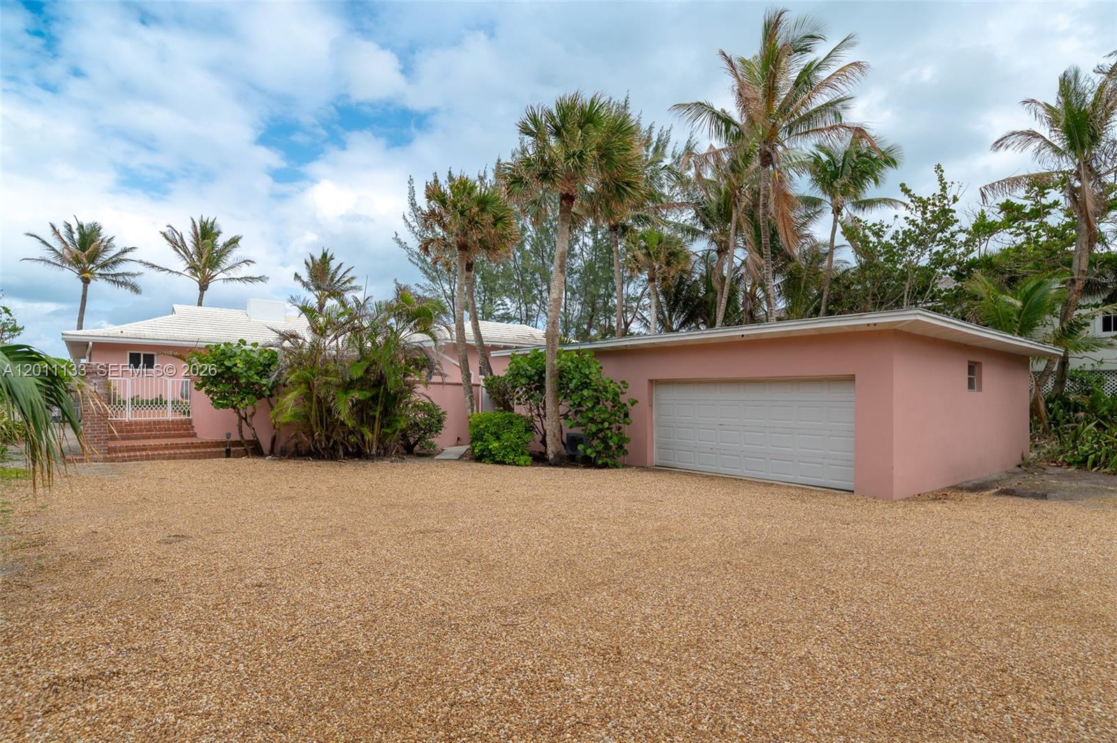 55 N Beach Rd, Jupiter Island FL 33455