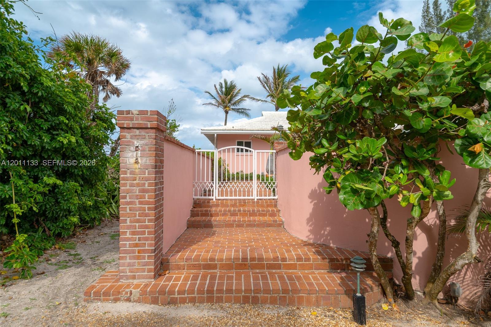55 N Beach Rd, Jupiter Island FL 33455
