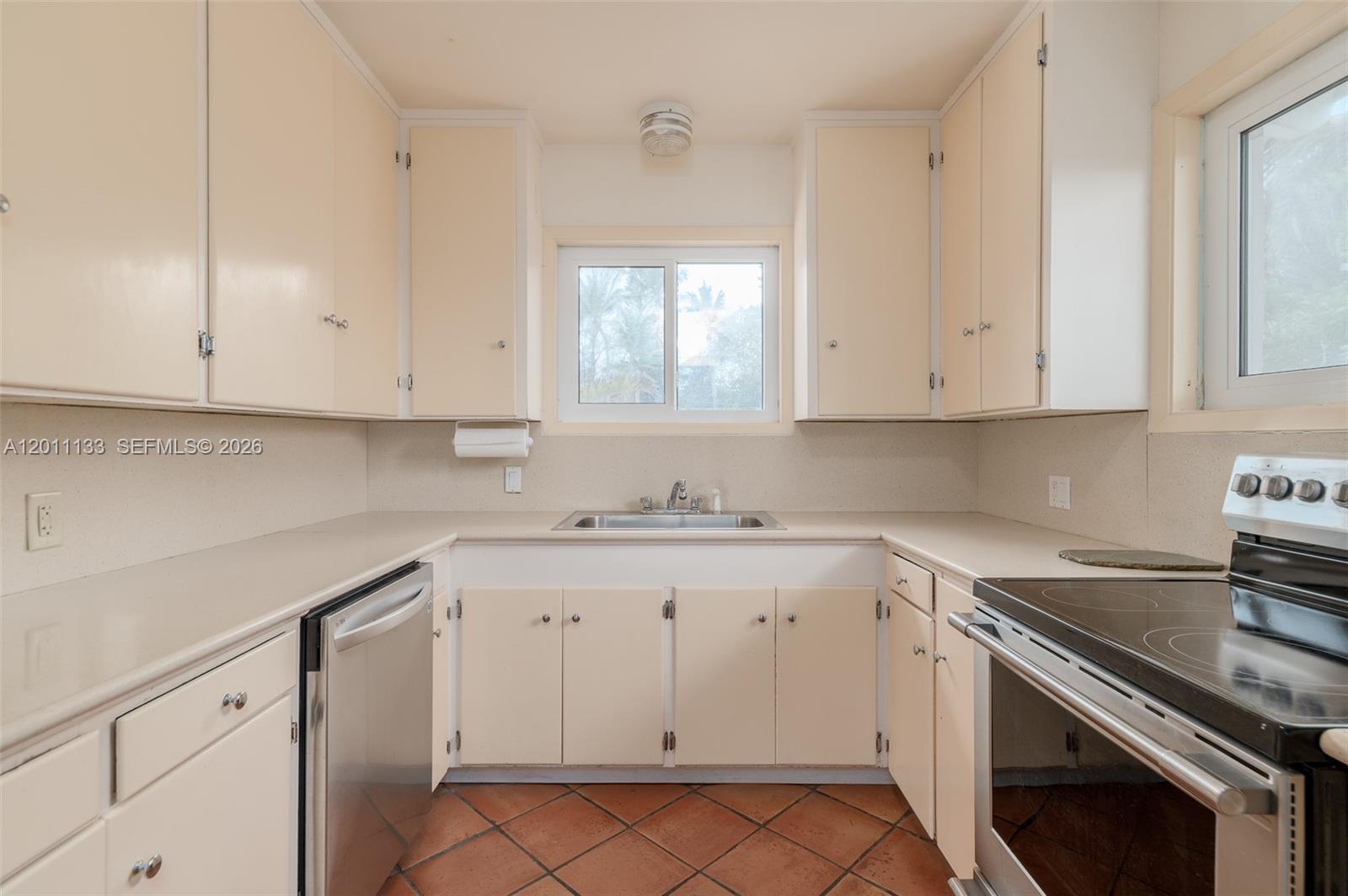 55 N Beach Rd, Jupiter Island FL 33455
