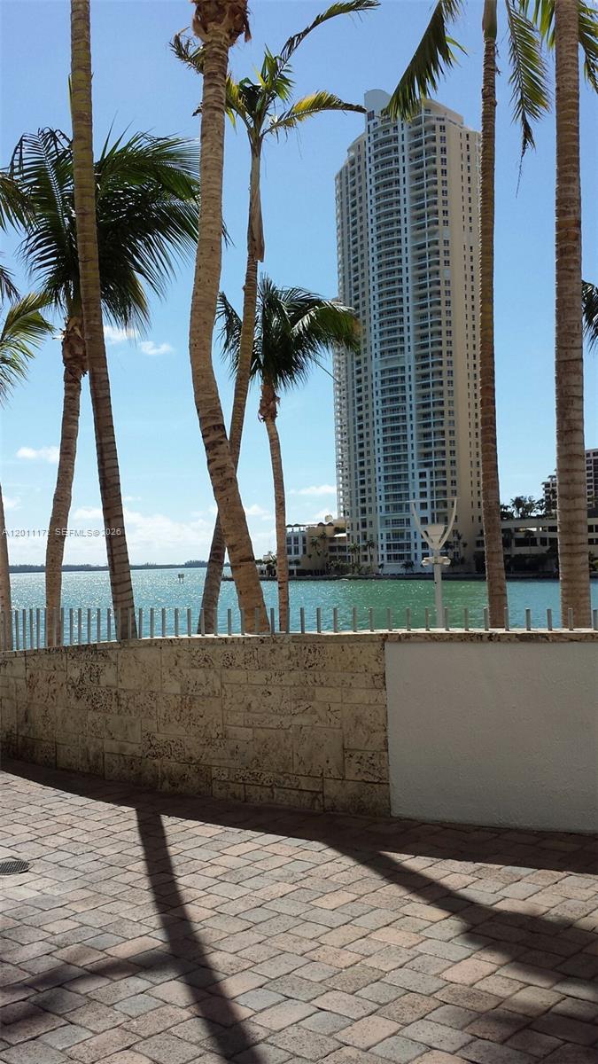 325 S Biscayne Blvd #3120, Miami FL 33131
