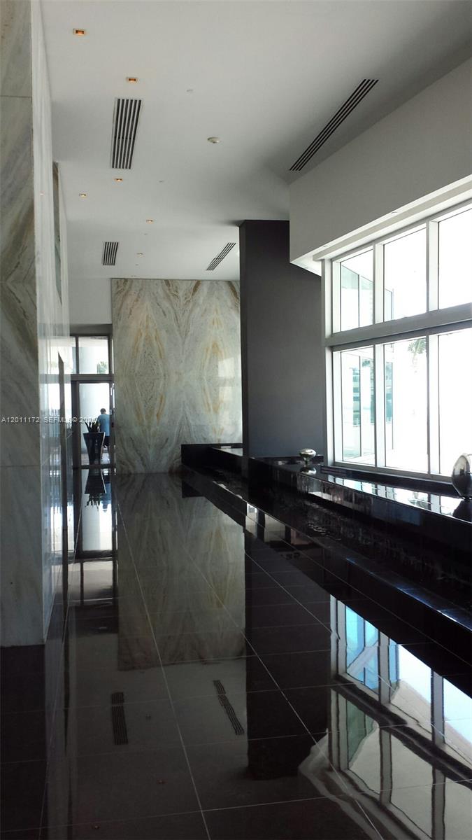 325 S Biscayne Blvd #3120, Miami FL 33131