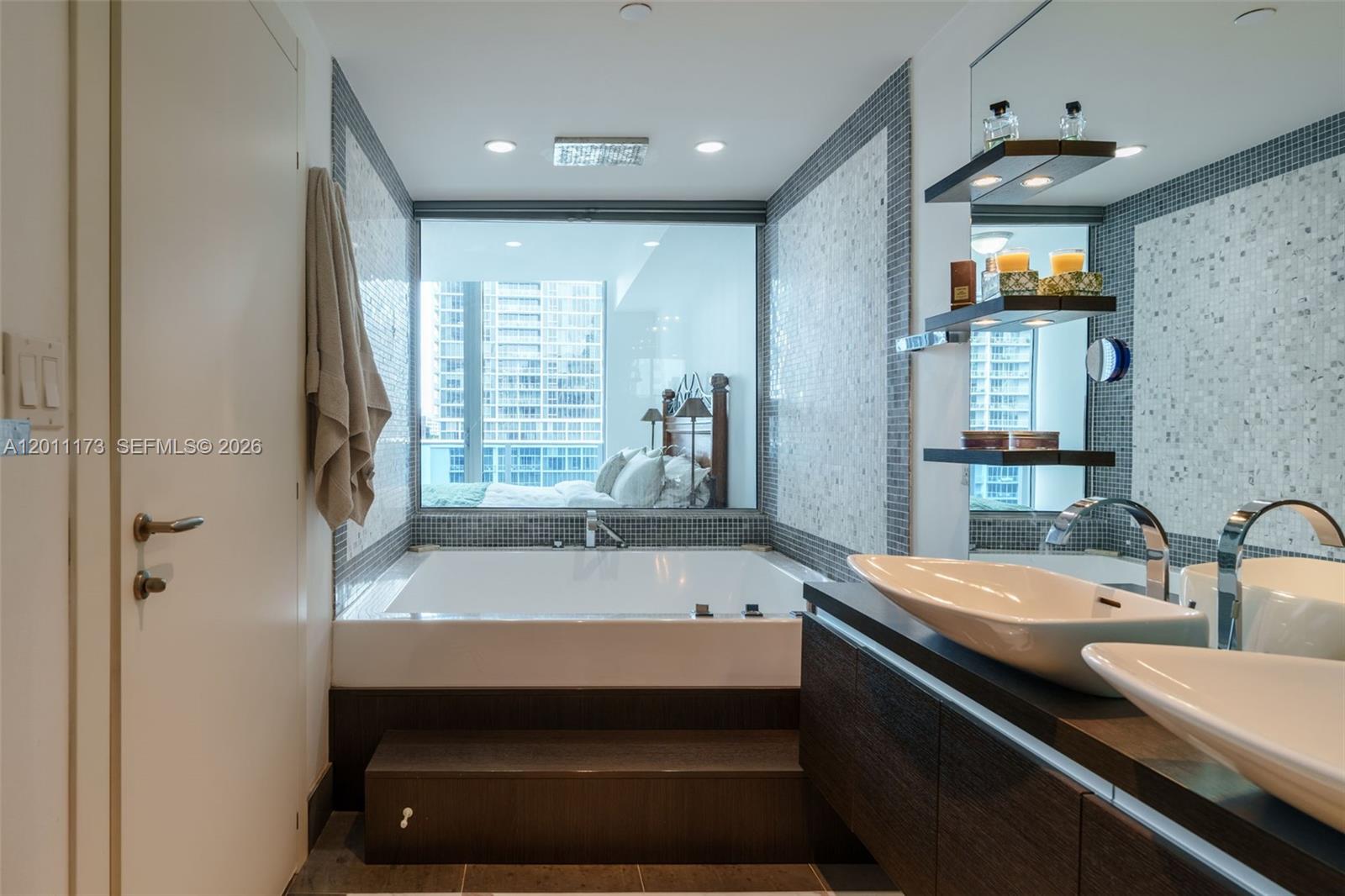 200 Biscayne Boulevard Way #1404, Miami FL 33131
