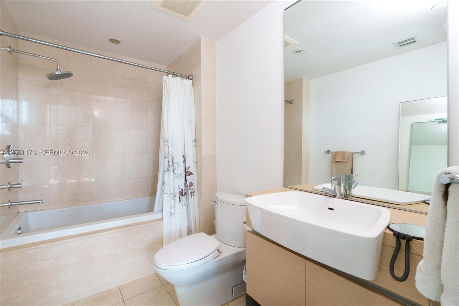 200 Biscayne Boulevard Way #1404, Miami FL 33131