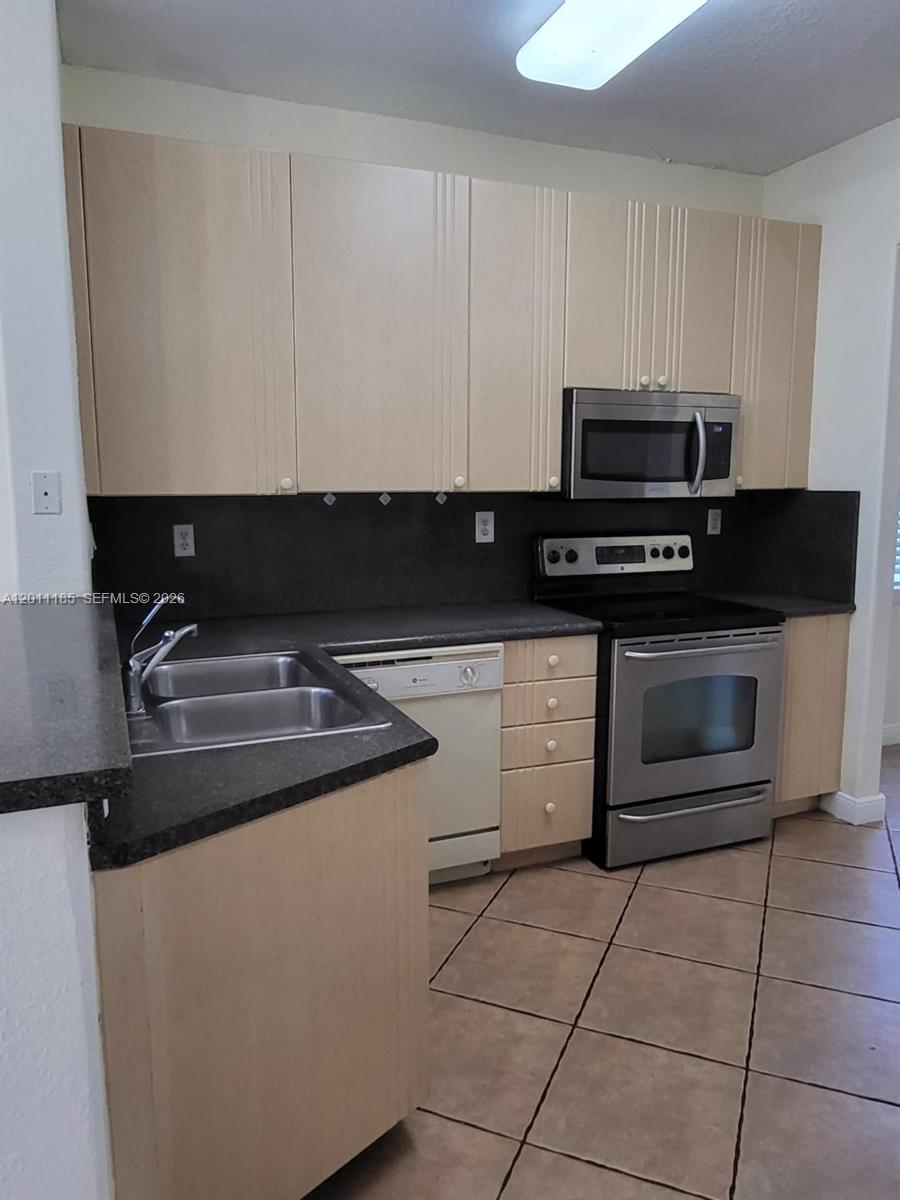 5470 NW 107th Ave #807, Doral FL 33178