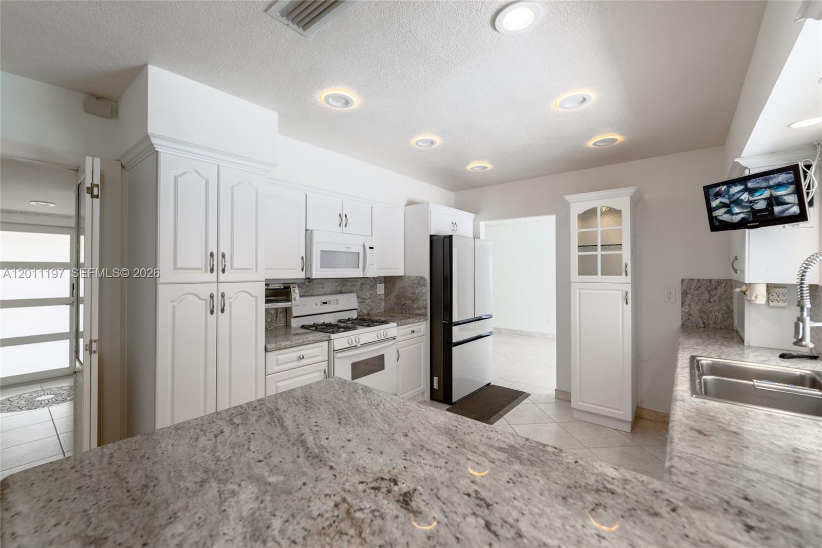 7410 Loch Ness Dr, Miami Lakes FL 33014