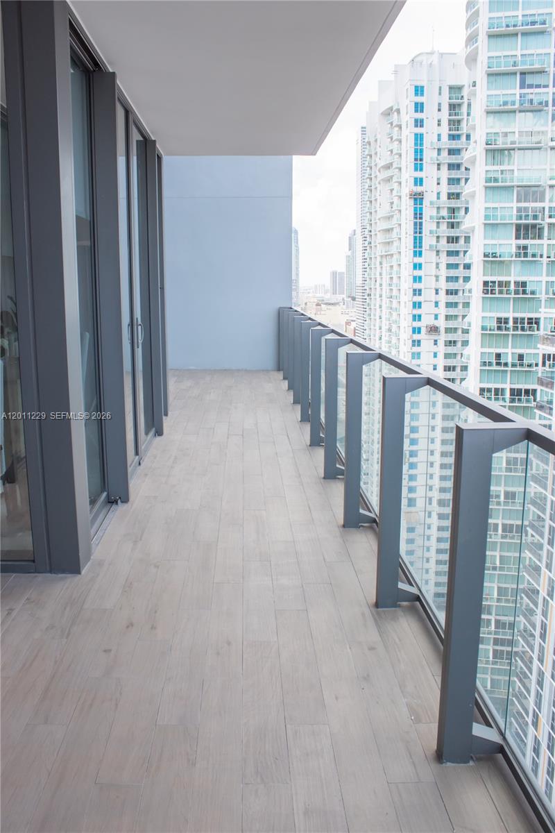 68 SE 6th St #2209, Miami FL 33131