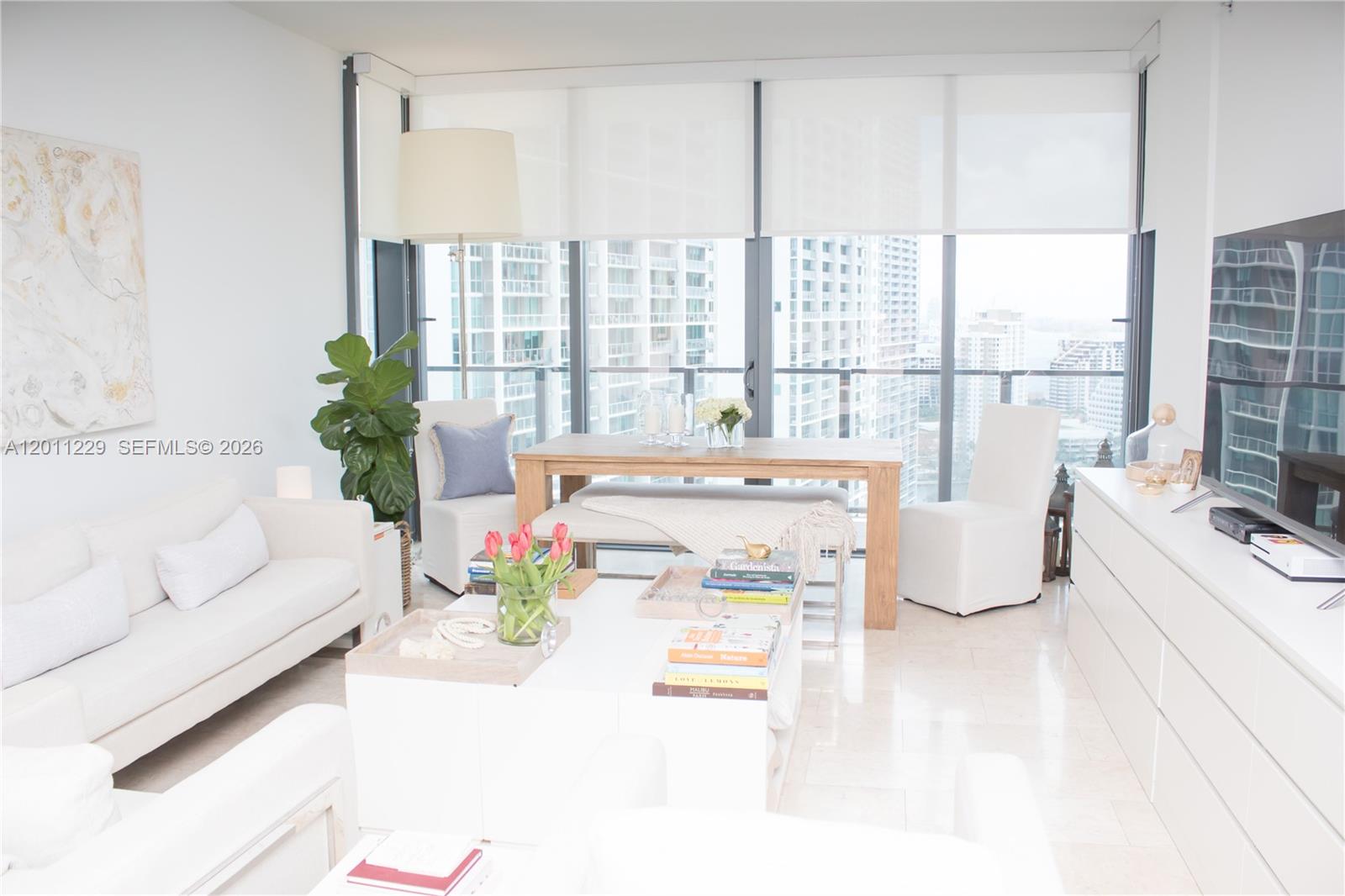 68 SE 6th St #2209, Miami FL 33131