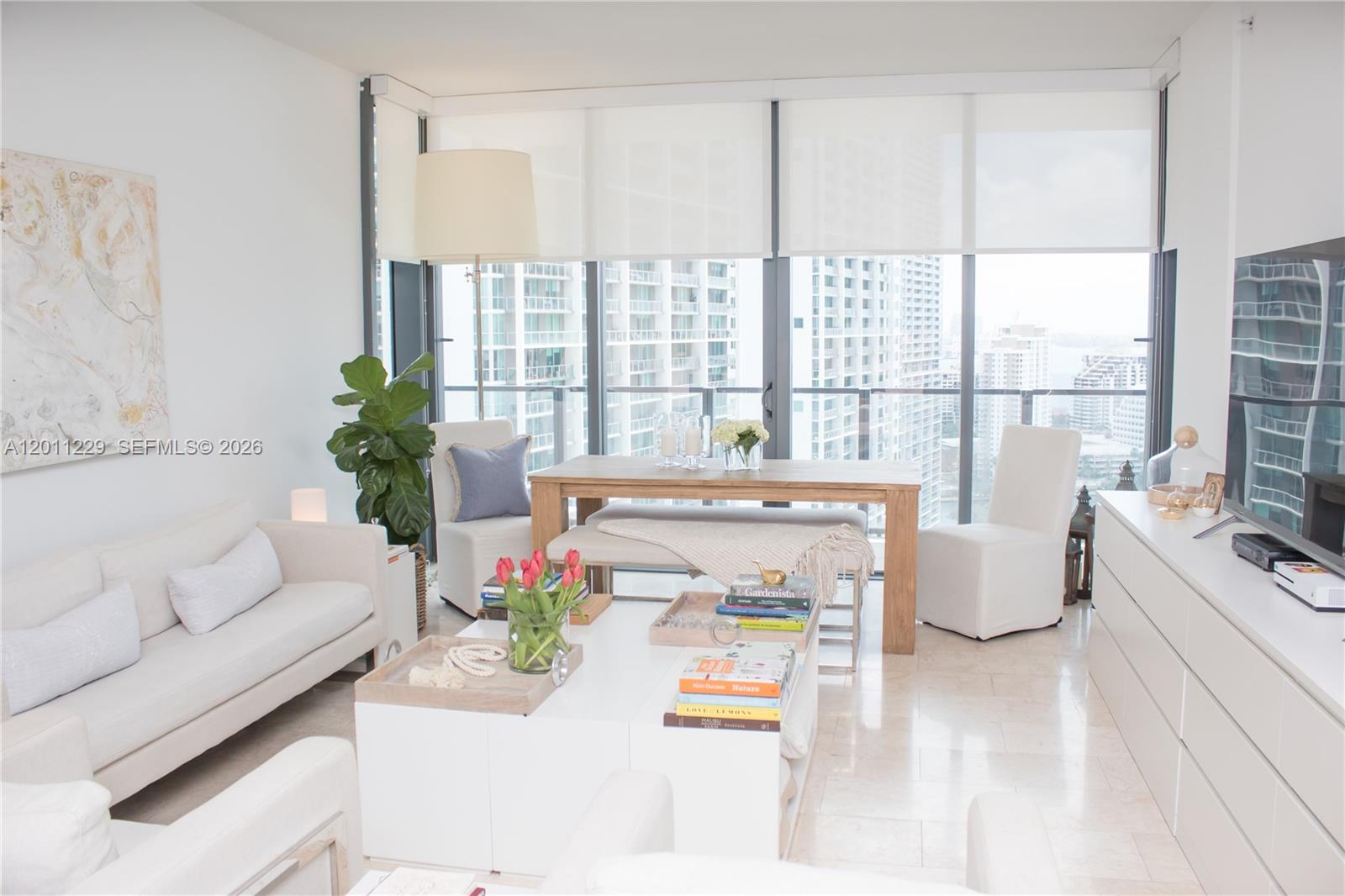 68 SE 6th St #2209, Miami FL 33131