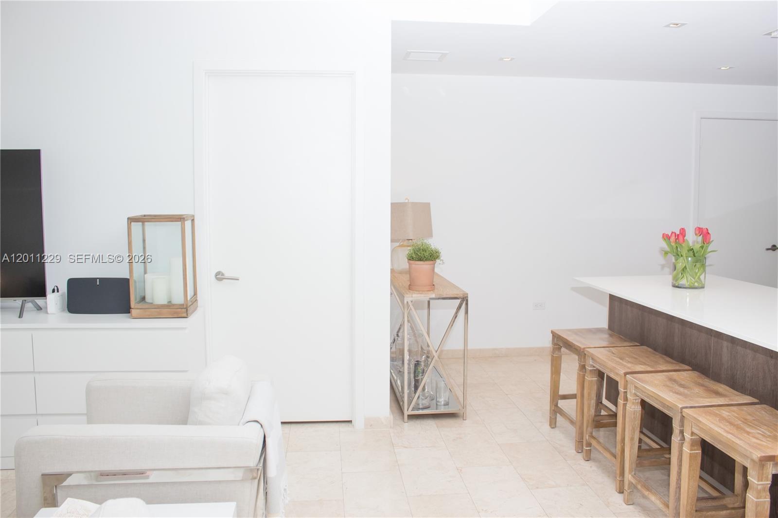 68 SE 6th St #2209, Miami FL 33131