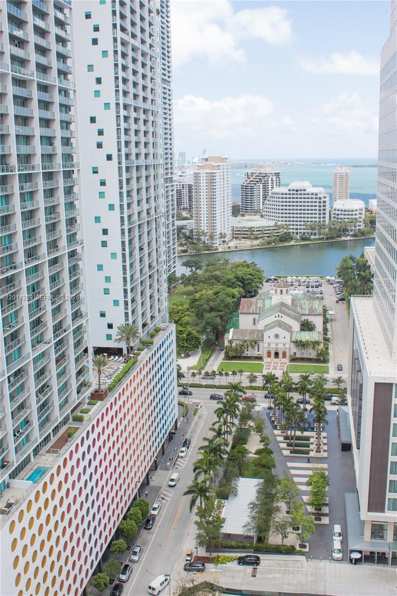 68 SE 6th St #2209, Miami FL 33131