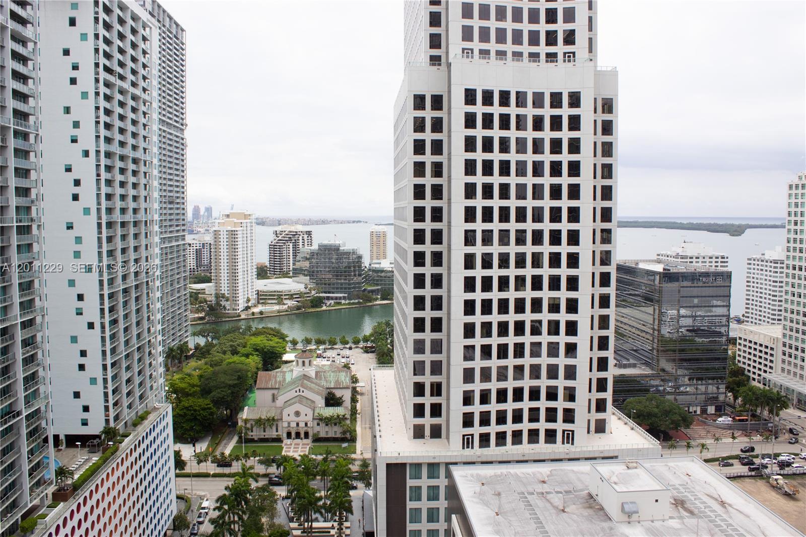 68 SE 6th St #2209, Miami FL 33131