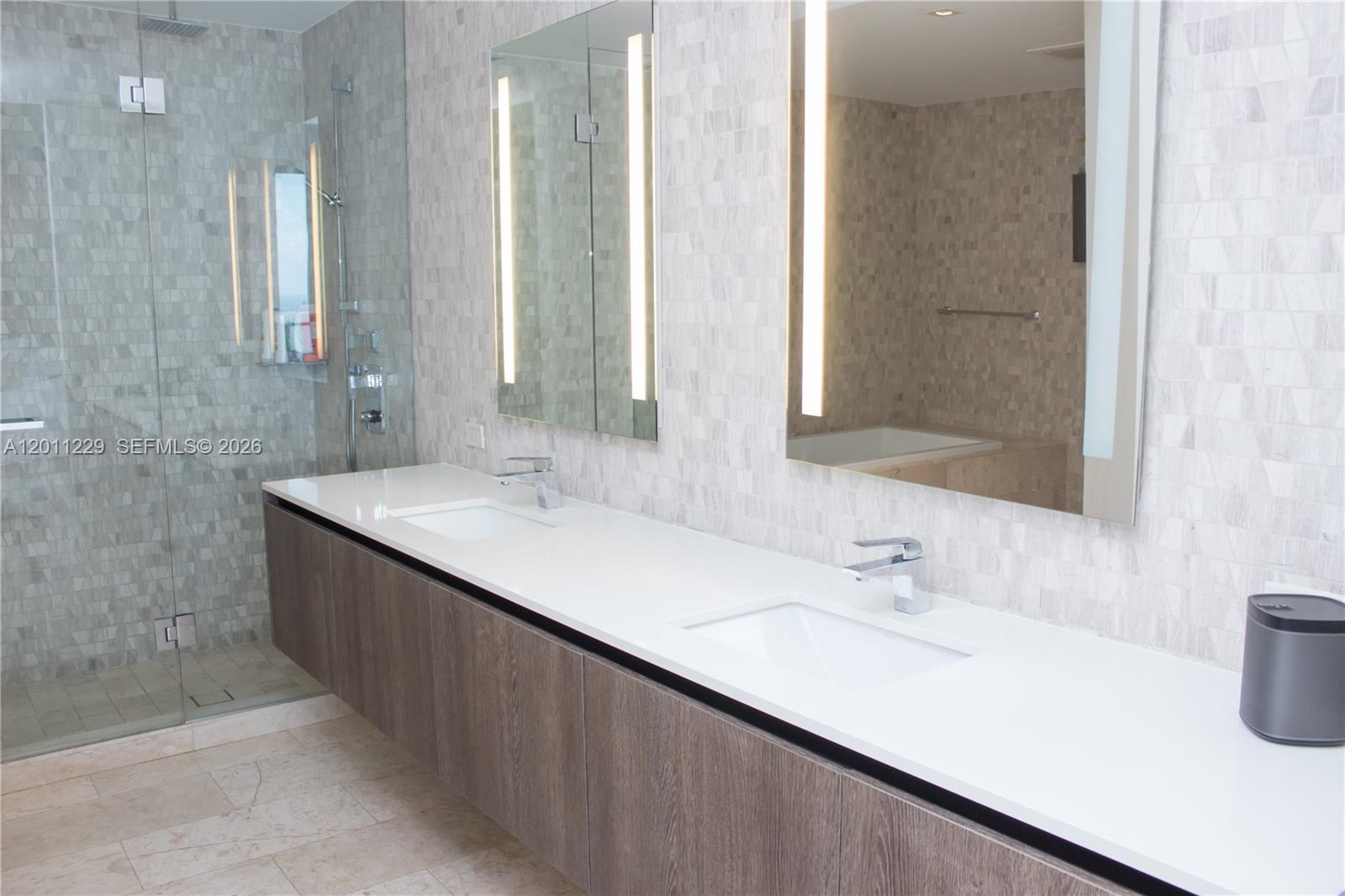 68 SE 6th St #2209, Miami FL 33131