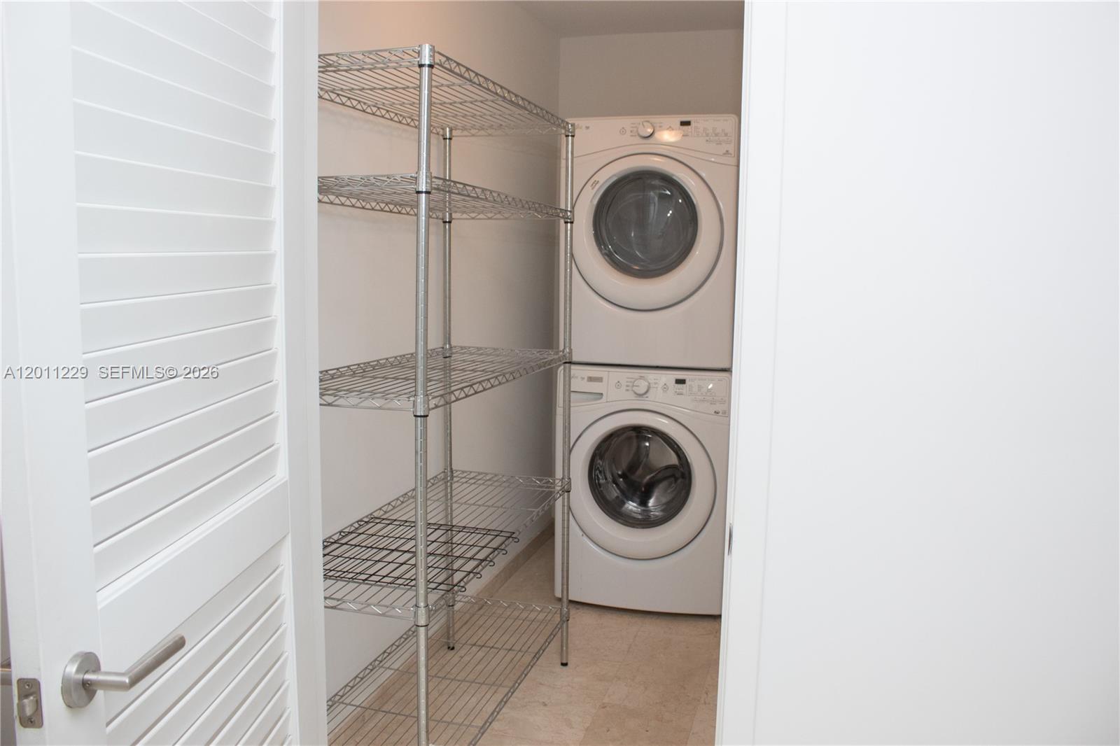 68 SE 6th St #2209, Miami FL 33131