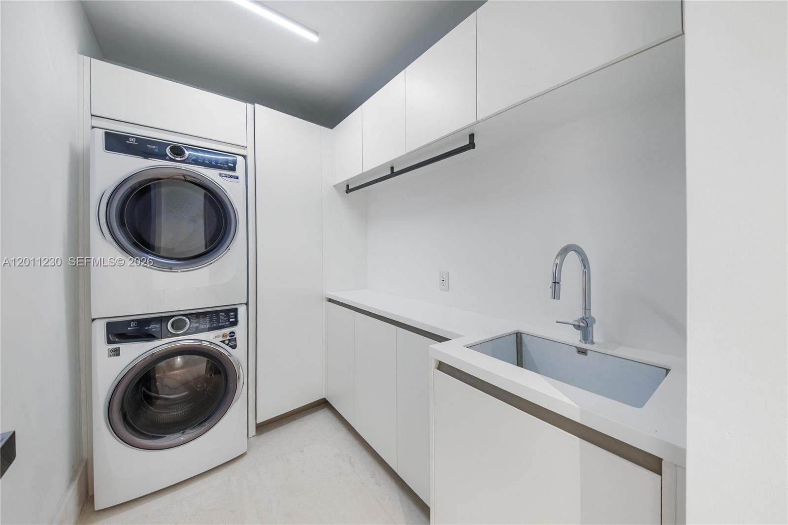 3280 Lake Ridge Lane, Weston FL 33332