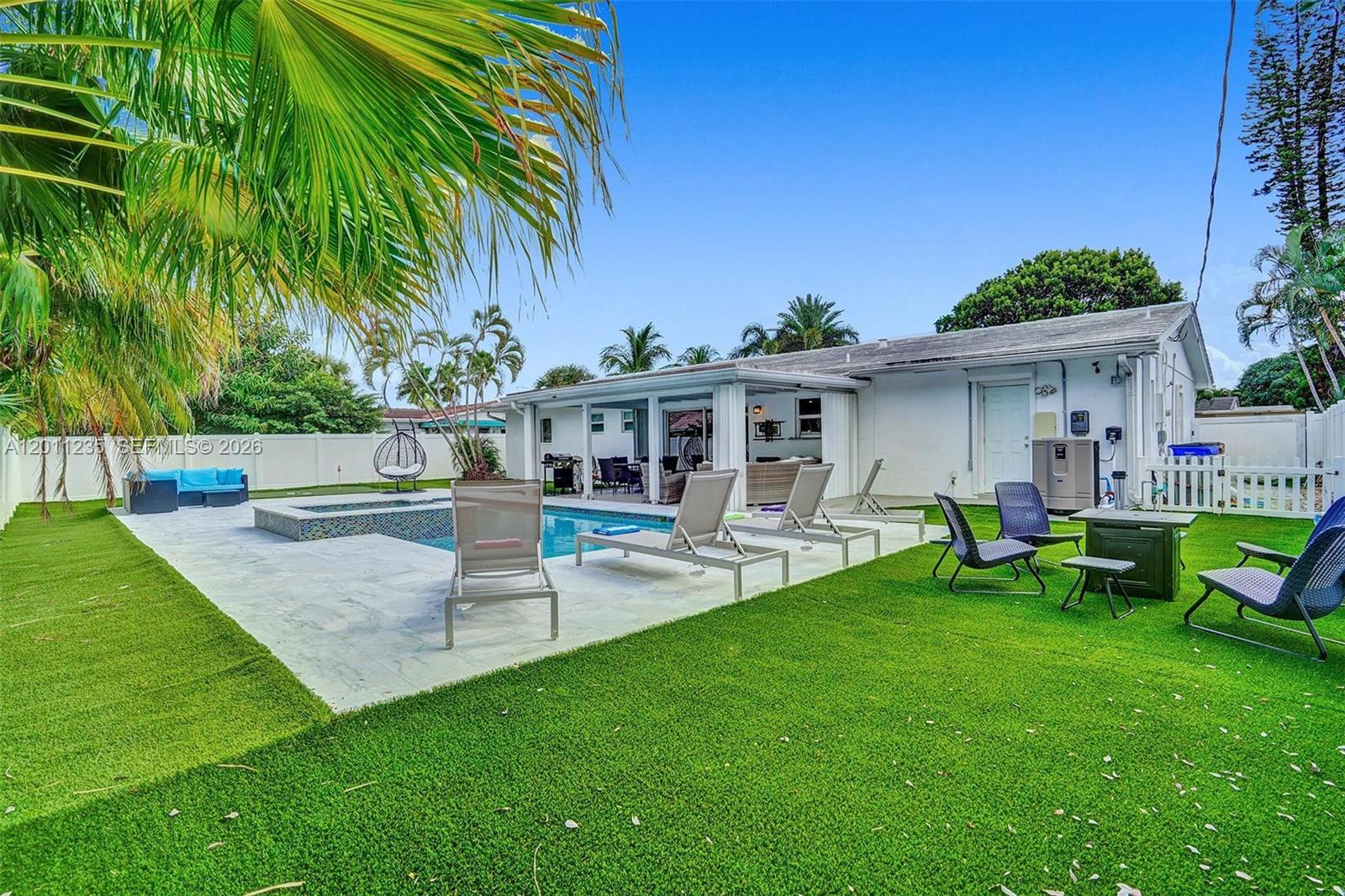1247 SE 7th Ct, Deerfield Beach FL 33441