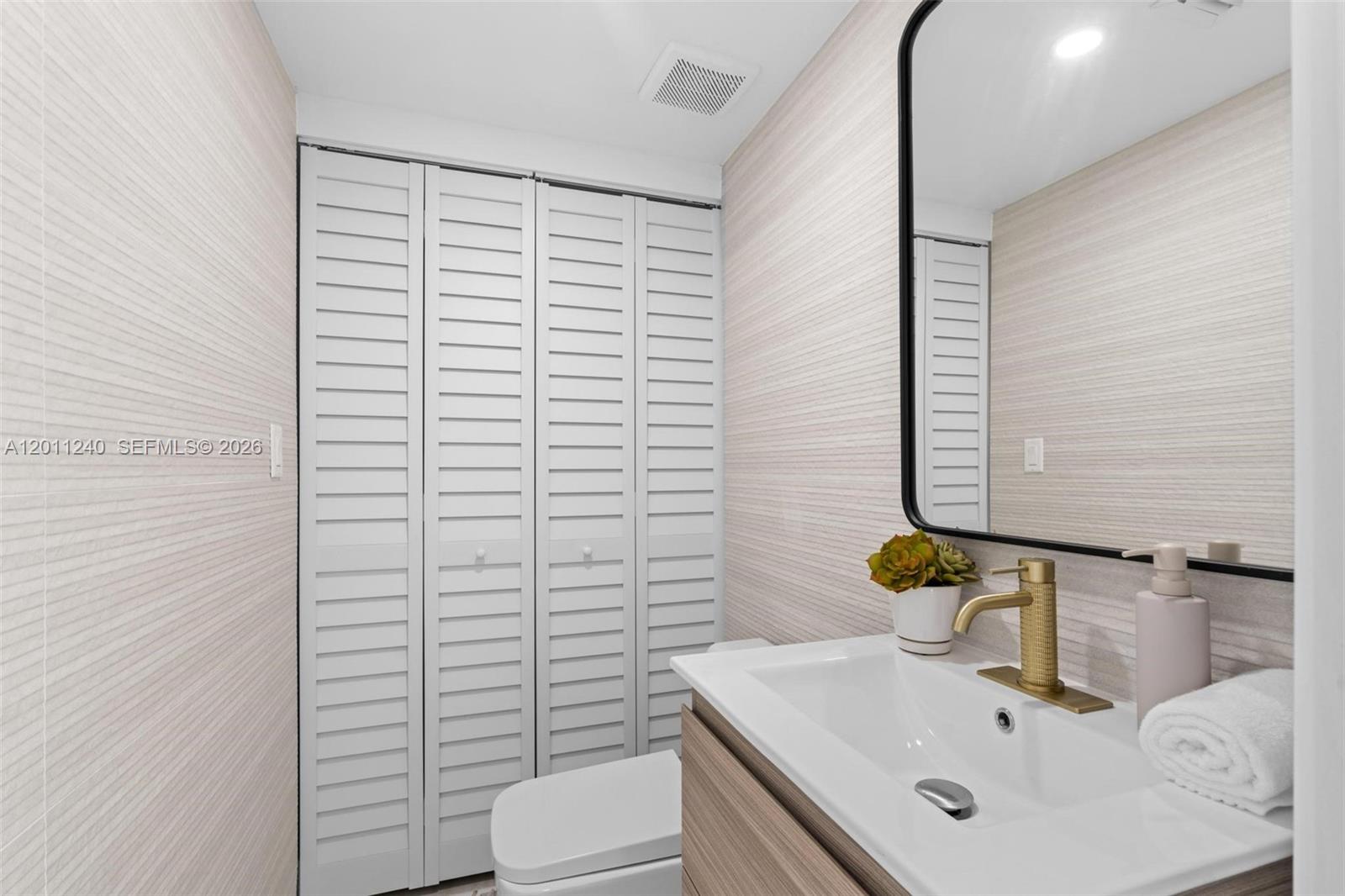 7286 Gary Ave, Miami Beach FL 33141