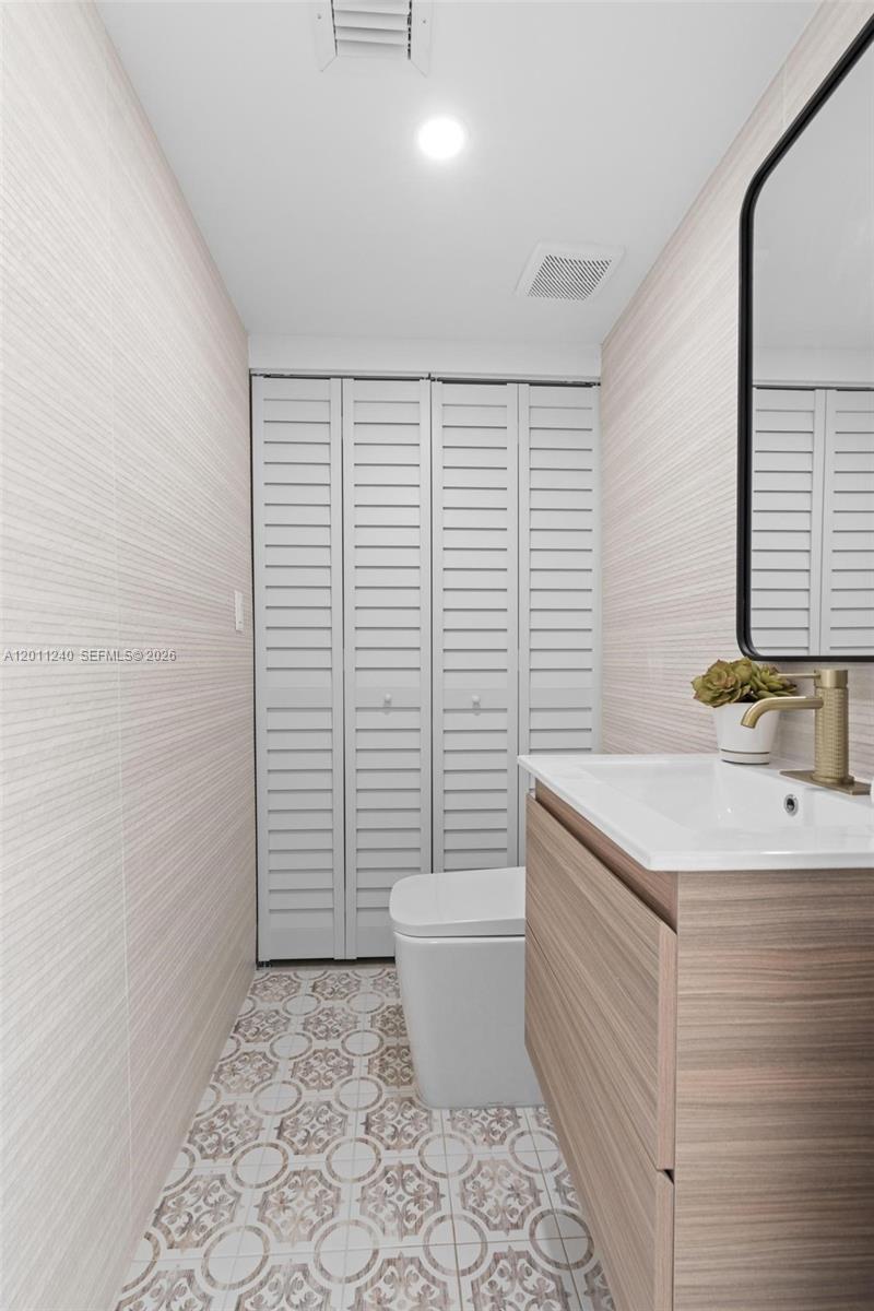 7286 Gary Ave, Miami Beach FL 33141