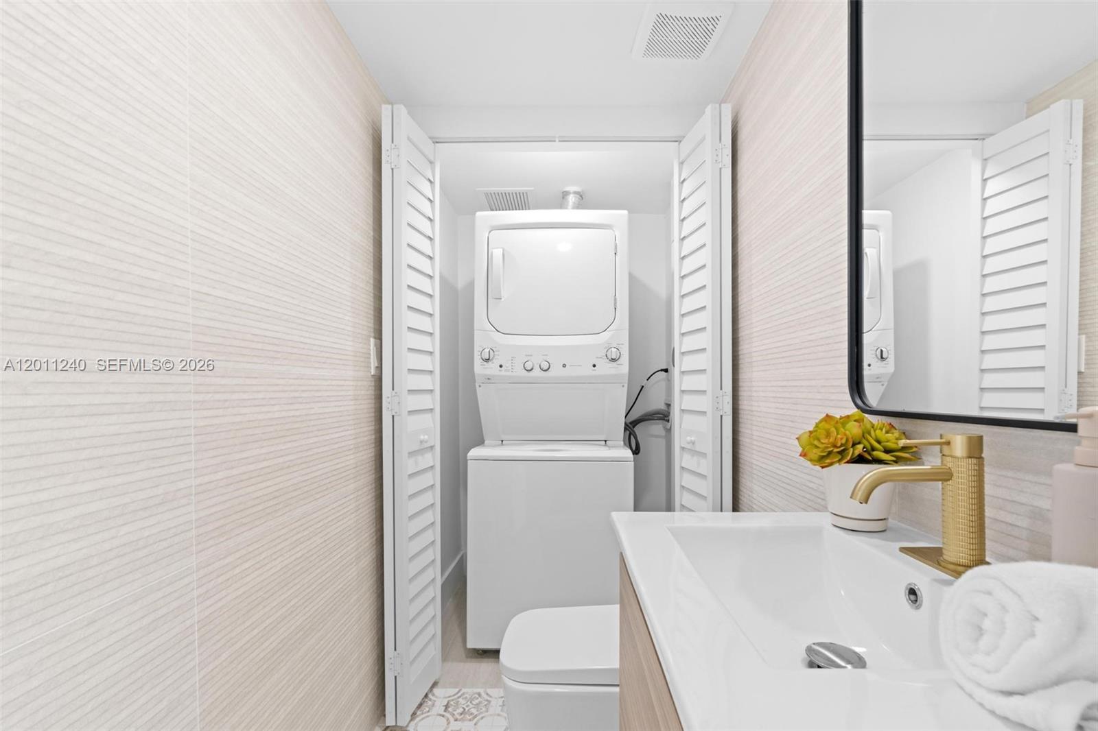 7286 Gary Ave, Miami Beach FL 33141