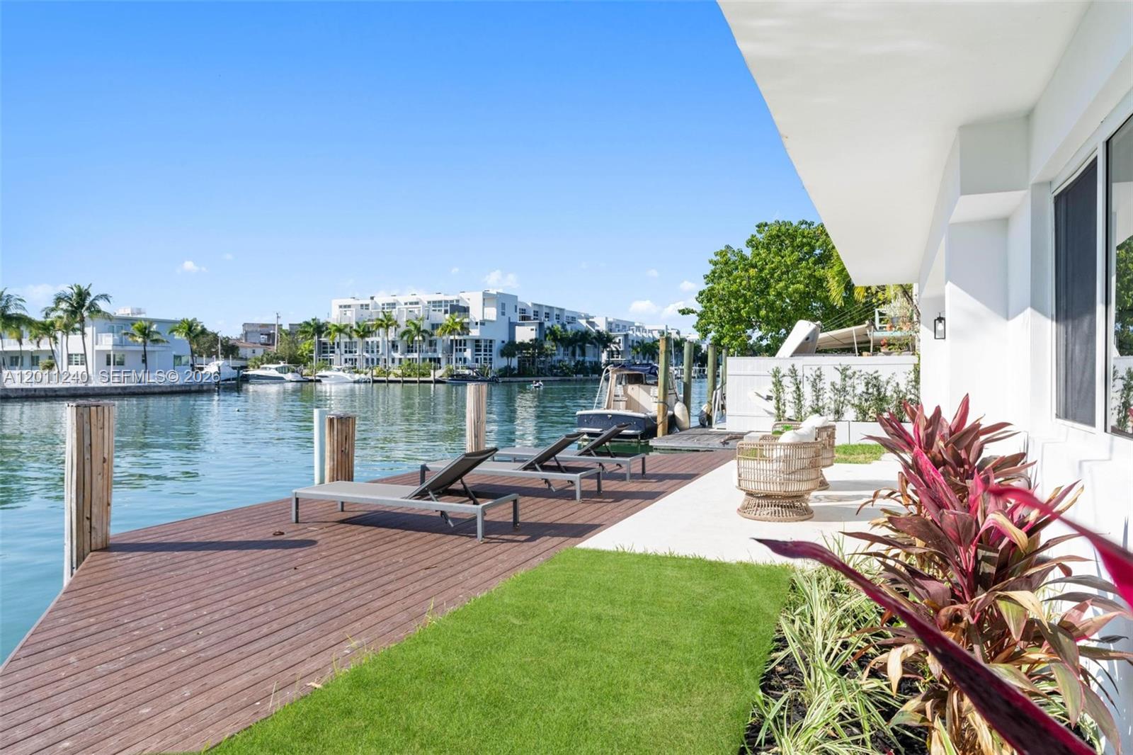 7286 Gary Ave, Miami Beach FL 33141