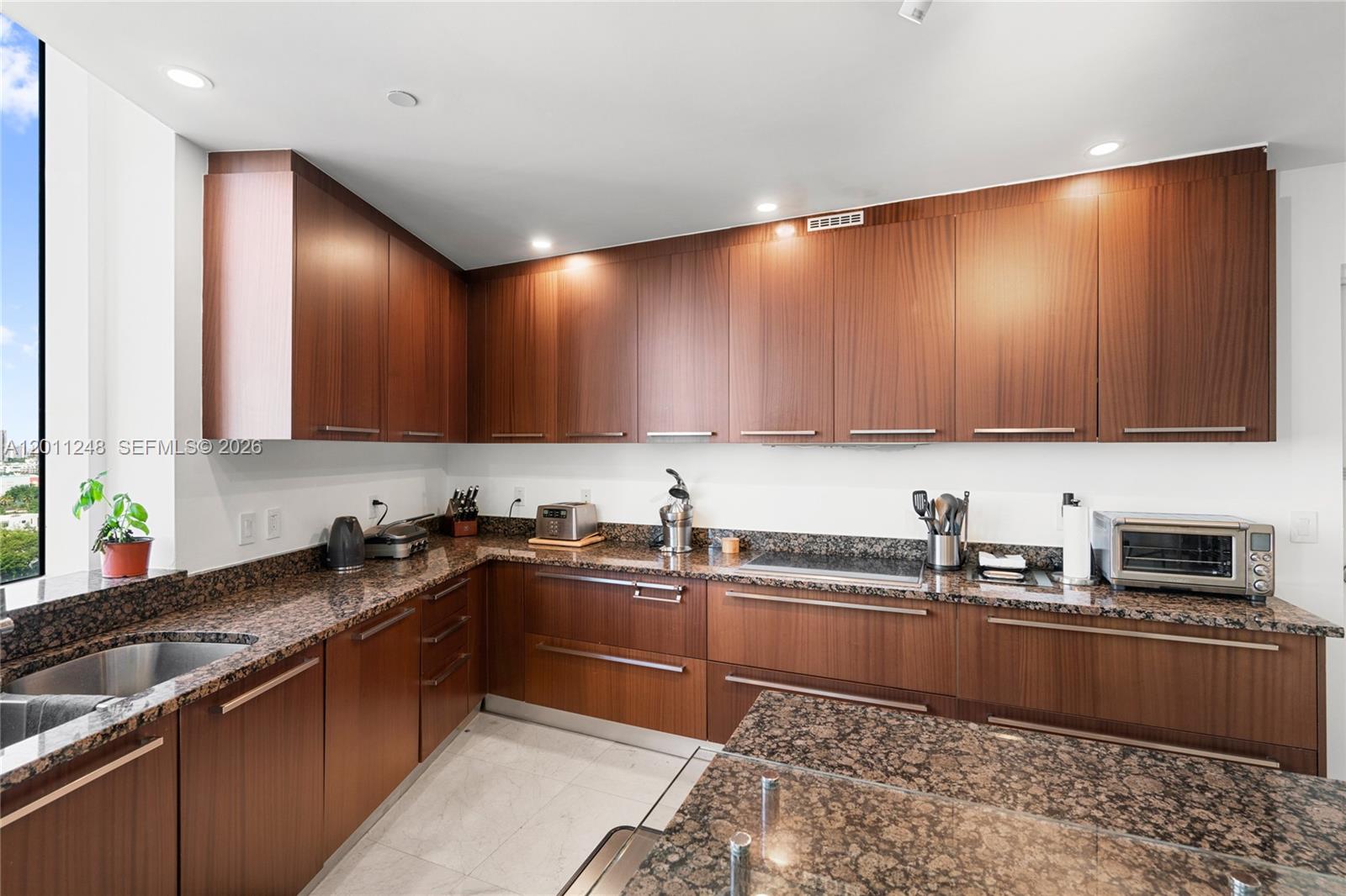 15901 Collins Ave #1206, Sunny Isles Beach FL 33160