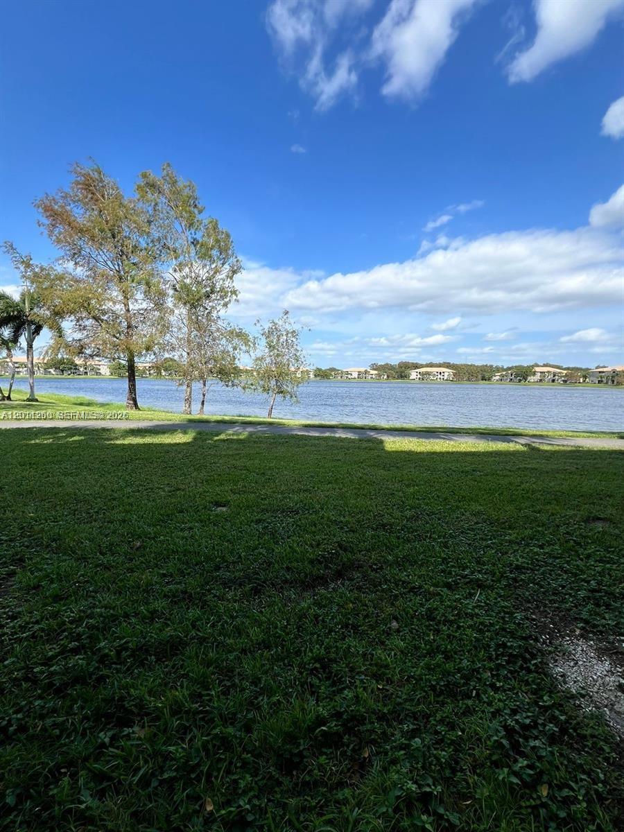 5065 Wiles Rd #103, Coconut Creek FL 33073