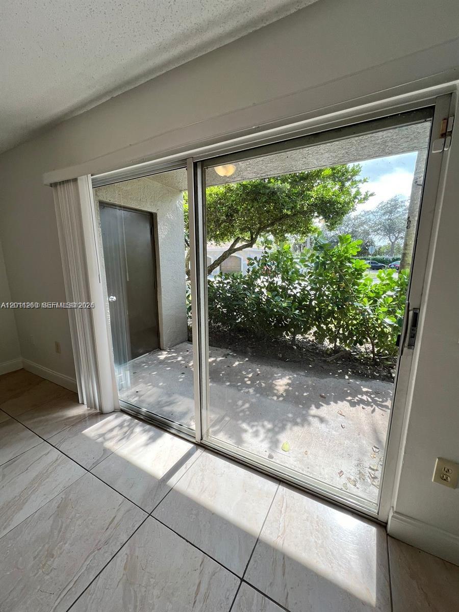 5065 Wiles Rd #103, Coconut Creek FL 33073