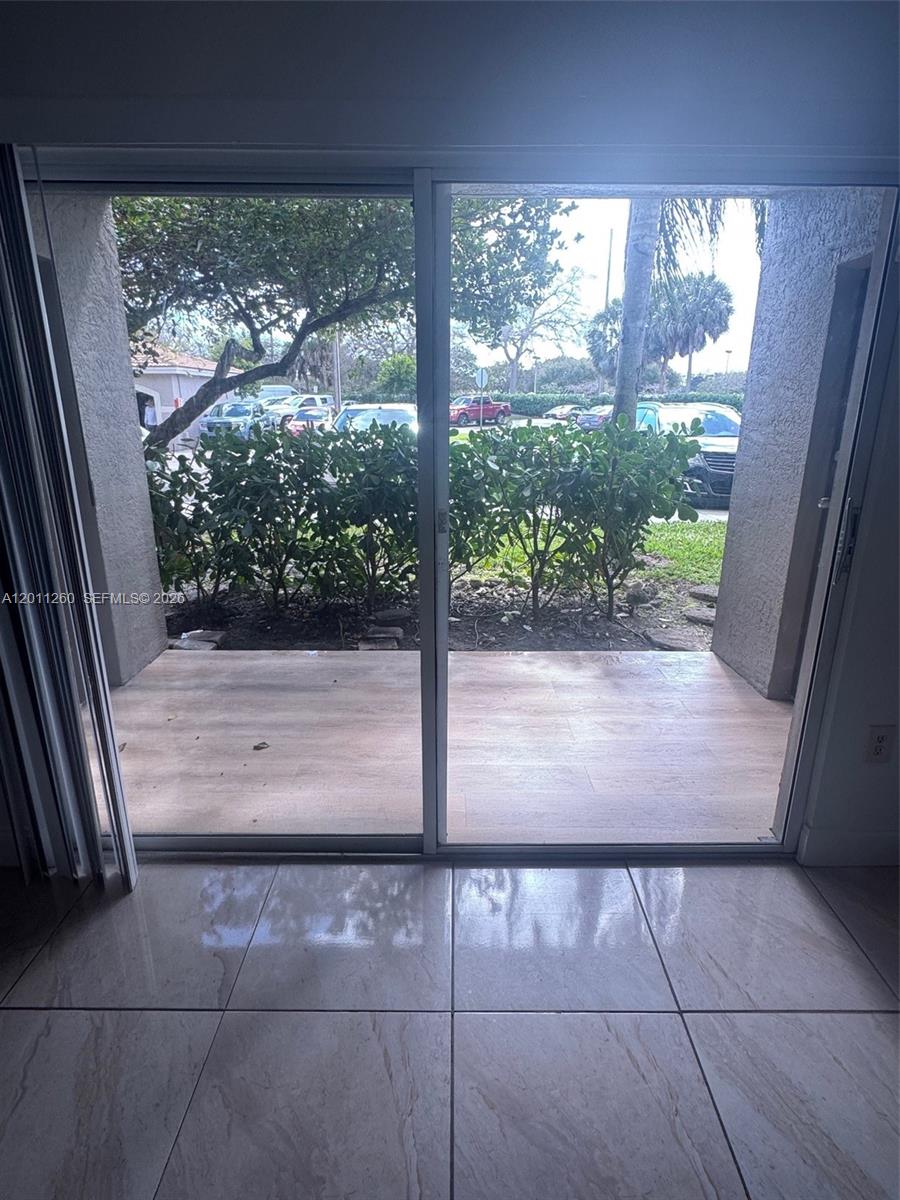5065 Wiles Rd #103, Coconut Creek FL 33073