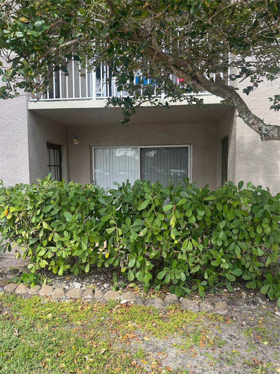 5065 Wiles Rd #103, Coconut Creek FL 33073