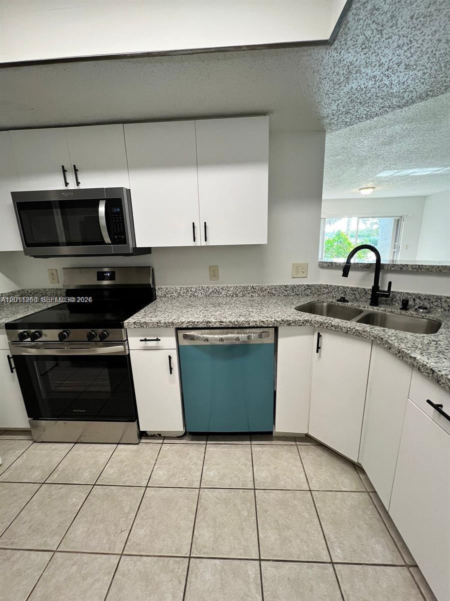 5065 Wiles Rd #103, Coconut Creek FL 33073