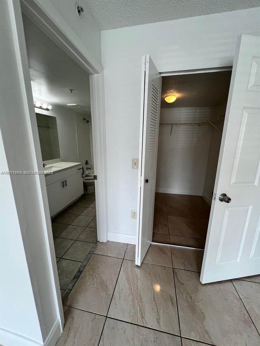 5065 Wiles Rd #103, Coconut Creek FL 33073