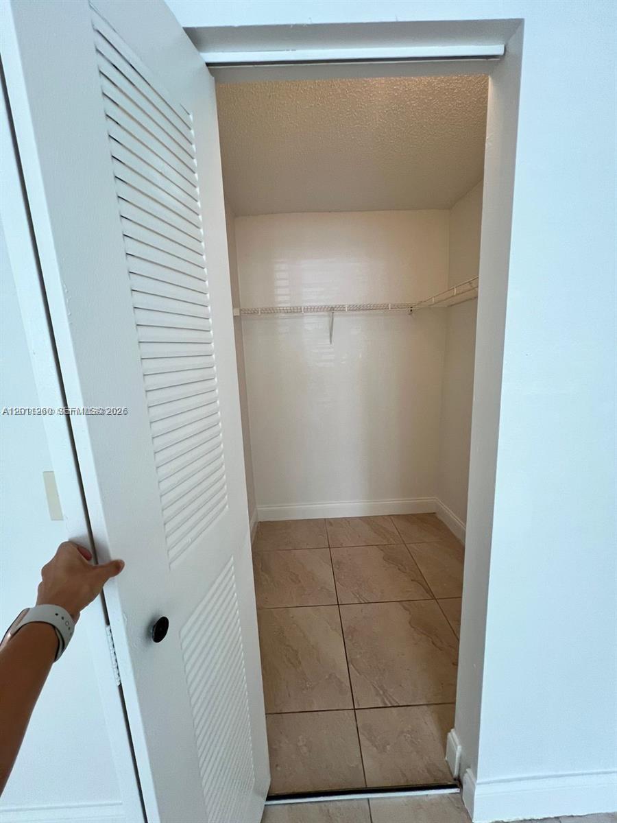 5065 Wiles Rd #103, Coconut Creek FL 33073