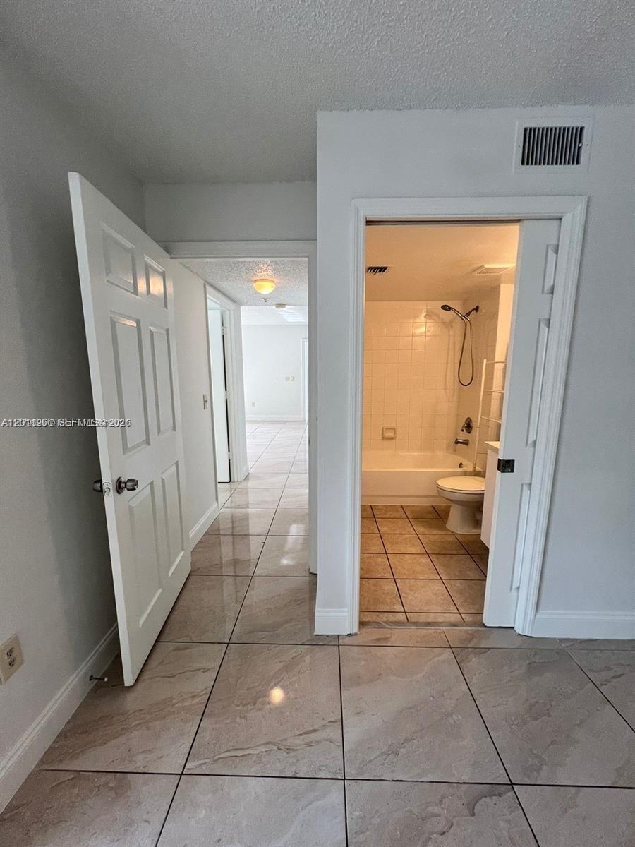 5065 Wiles Rd #103, Coconut Creek FL 33073