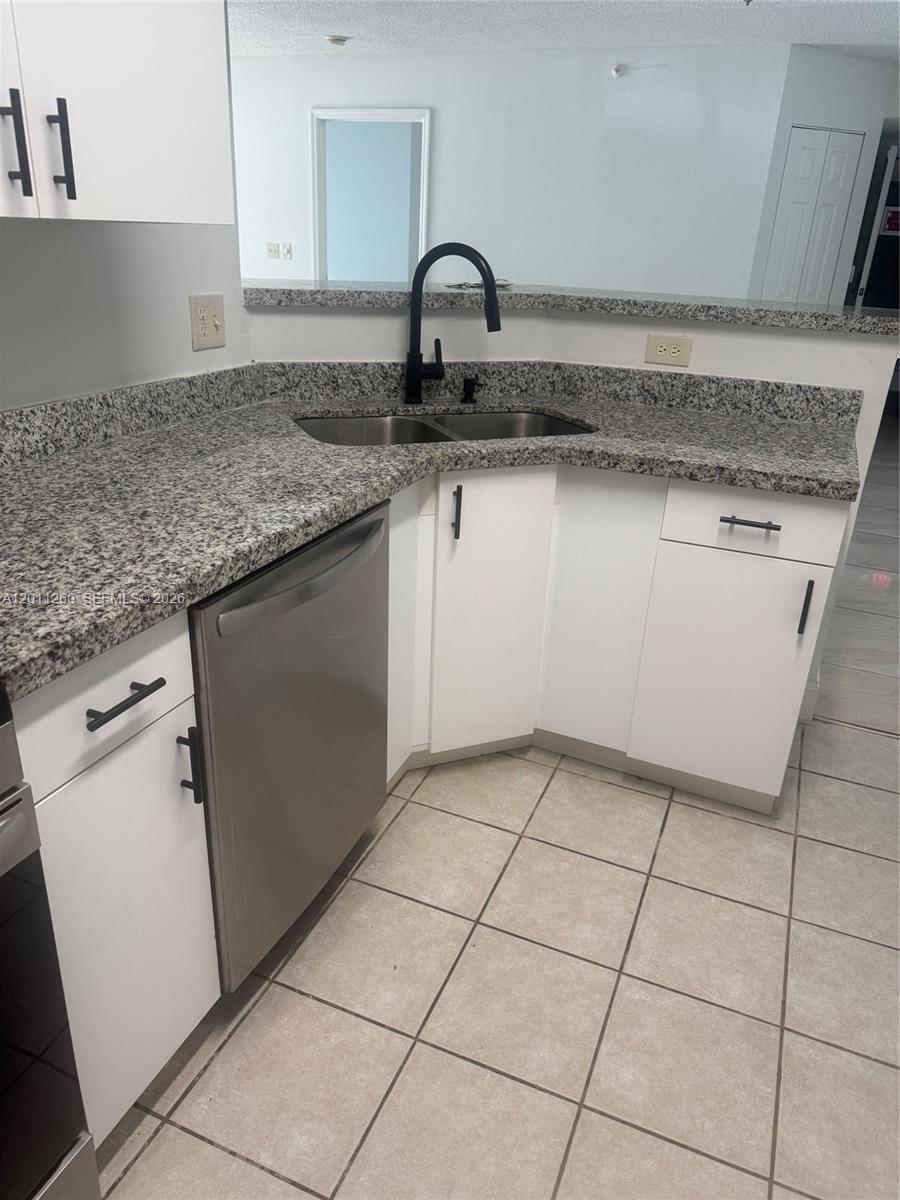 5065 Wiles Rd #103, Coconut Creek FL 33073