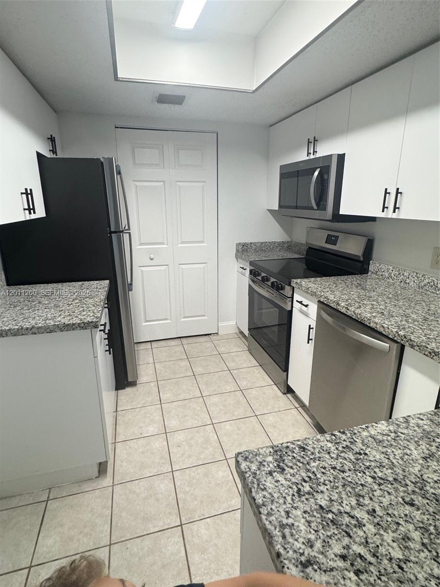 5065 Wiles Rd #103, Coconut Creek FL 33073