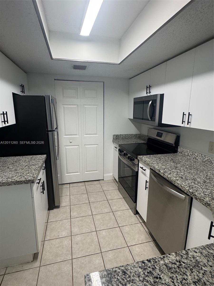 5065 Wiles Rd #103, Coconut Creek FL 33073