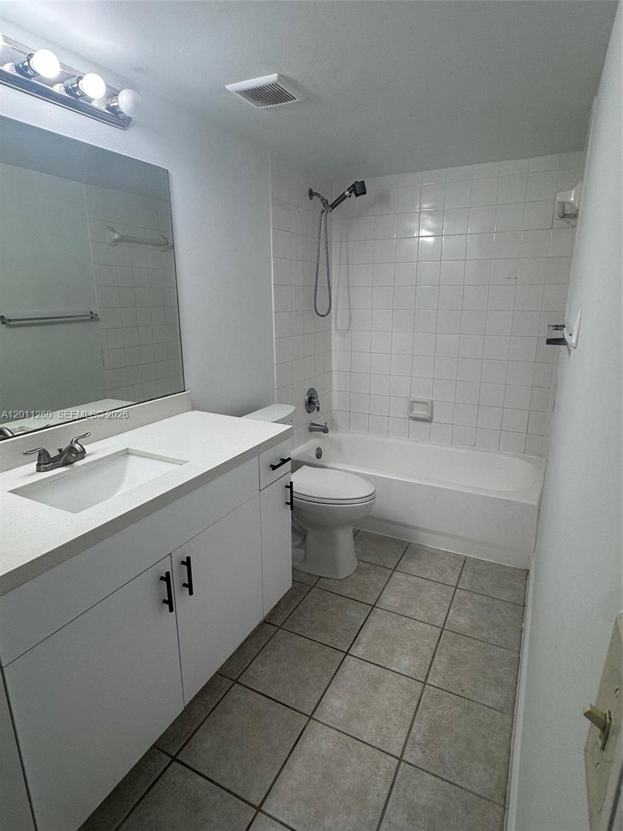 5065 Wiles Rd #103, Coconut Creek FL 33073